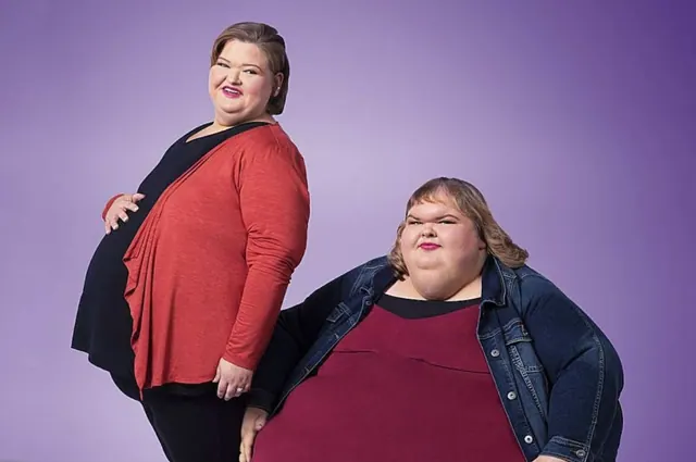 Promotional archive portrait of Amy and Tammy Slaton against a purple background.
