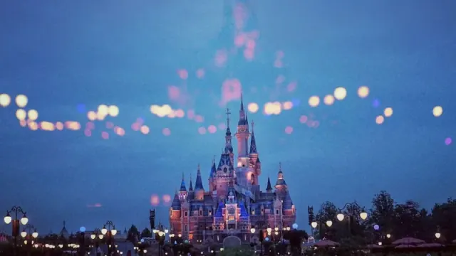 Illustration for “Disney Push Through Last-Minute Decisions”
