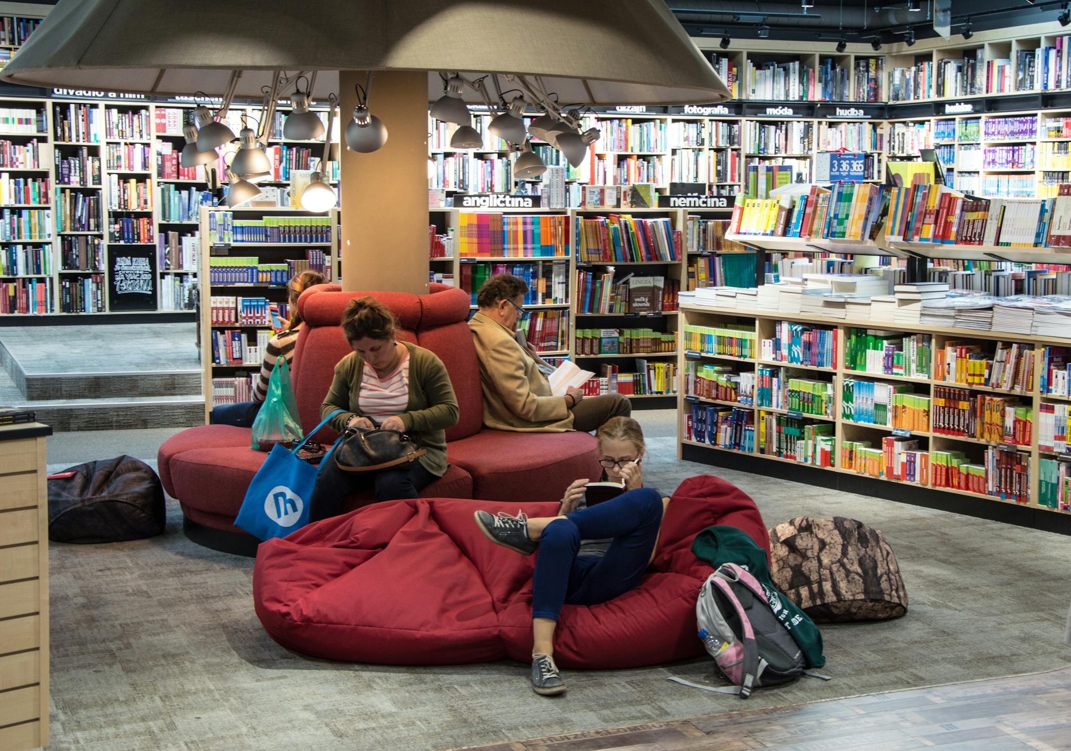 Readers in a library; illustrative photograph.