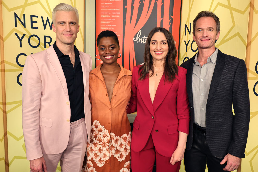 Gavin Creel with other performers at a New York event