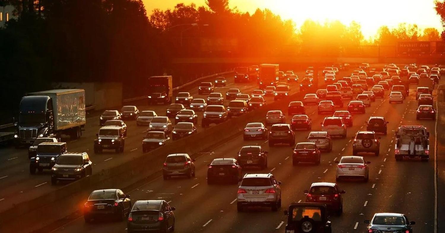 Illustrative archive photograph of traffic at sunset; not identified as Cotino traffic.